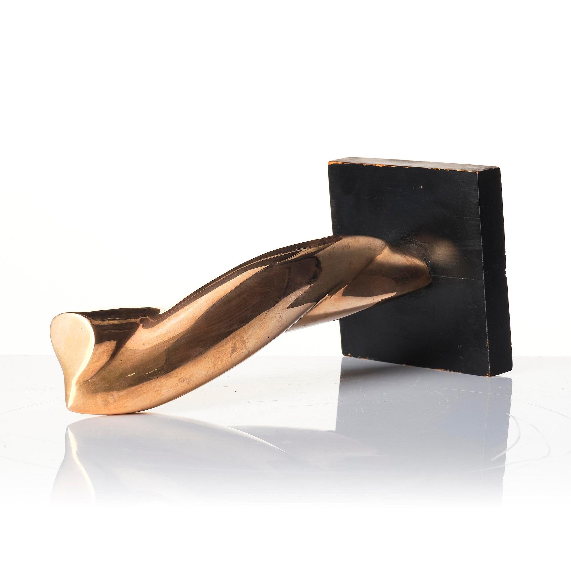 Artwork by Veikko Keränen, Alone Together, Made of Polished bronze, mounted on a black-painted