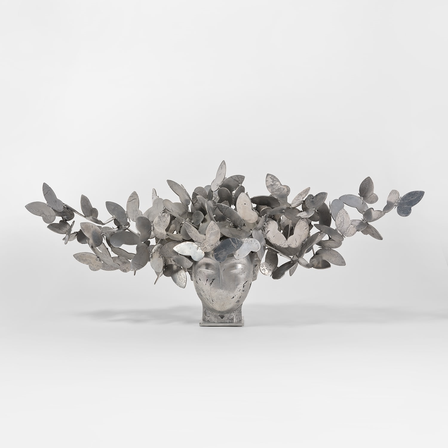 Artwork by Manolo Valdés, Mariposas Plateadas III, Made of aluminum