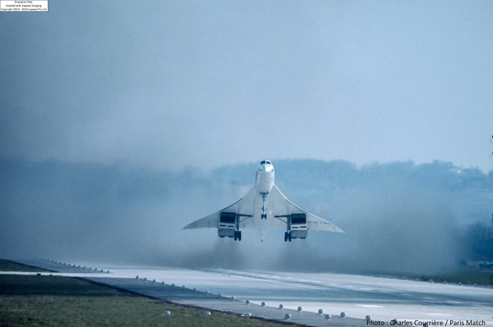 Artwork by Charles Courrière, Le Concorde, Toulouse, 1969, Made of papers