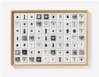 Alle Kleider einer Frau. 70-part series - Hans-Peter Feldmann