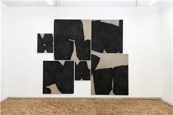 Motunrayo Akinola: Upper and lower central - Blank