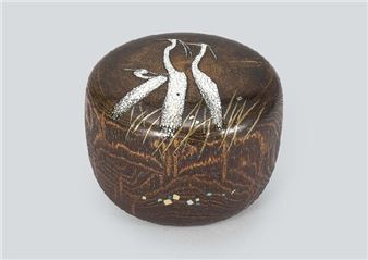 Natsume (tea caddy) with design of heron in maki-e lacquer - Naoji Terai