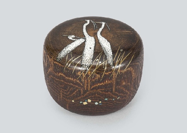 Artwork by Naoji Terai, Natsume (tea caddy) with design of heron in maki-e lacquer