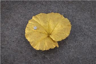 Grima - An 18ct yellow gold and diamond brooch - Andrew Grima