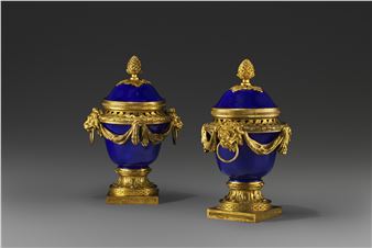 A PAIR OF LATE LOUIS XV ORMOLU-MOUNTED SÈVRES PORCELAIN VASES-CLOCHES 'DULAC' - Jean Dulac