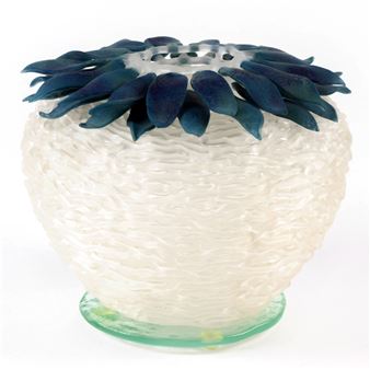A Demetra Theofanous (San Francisco) studio glass 'Efflorescence' covered basket - Demetra Theofanous