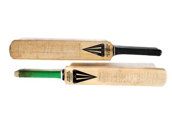 Two Duncan Fearnley cricket bats signed by Glamorgan County Cricket Club - Duncan Fearnley