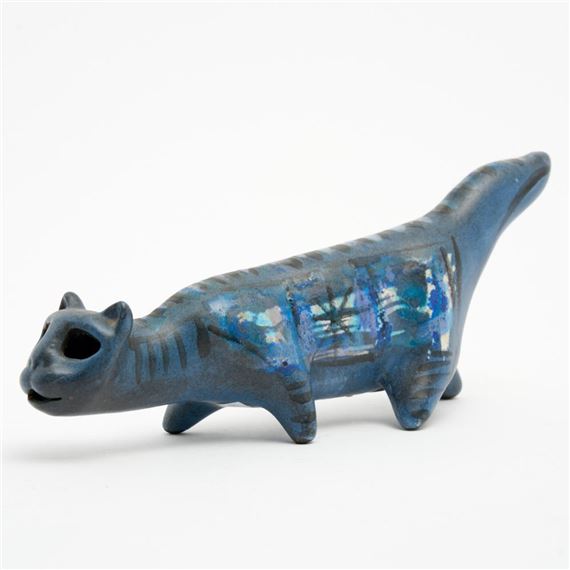 AN AUSTRALIAN POTTERY GUS MCLAREN BLUE STALKING CAT FIGURE (POSSIBLE SMALL LOSS TO GLAZE ON TAIL) W.30CM by Gus McLaren