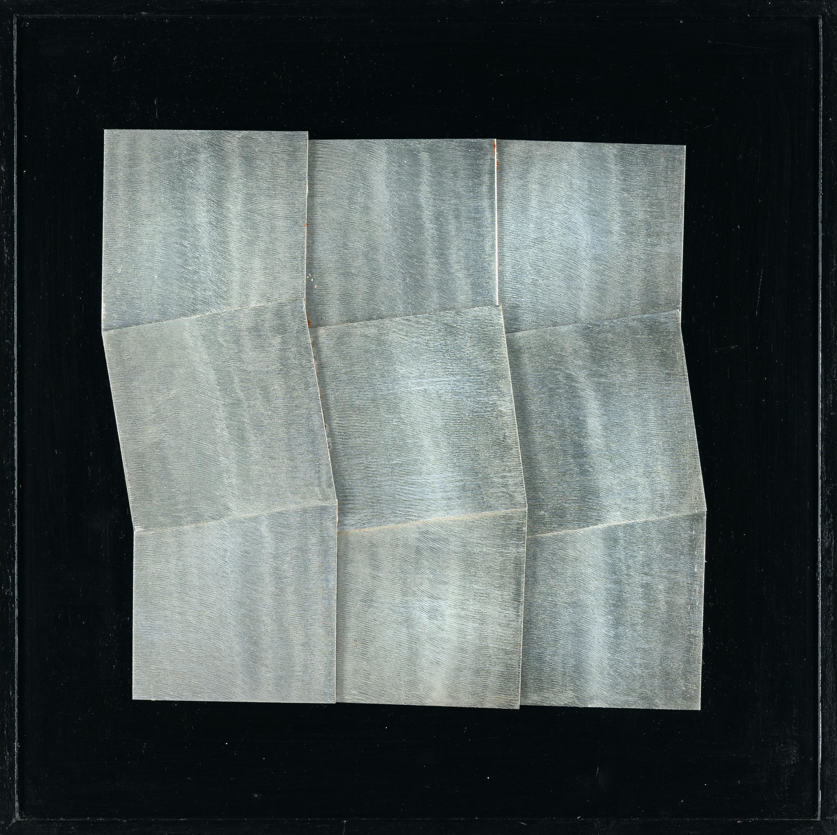 Artwork by Hans Gunter Dienst, R-359Q, Made of Aluminium auf schwarz bemalter Holzspanplatte. (19)70. Ca. 41,5 x 41,5 cm. Verso auf der Platte signiert, datiert sowie mit Technikangaben bezeichnet