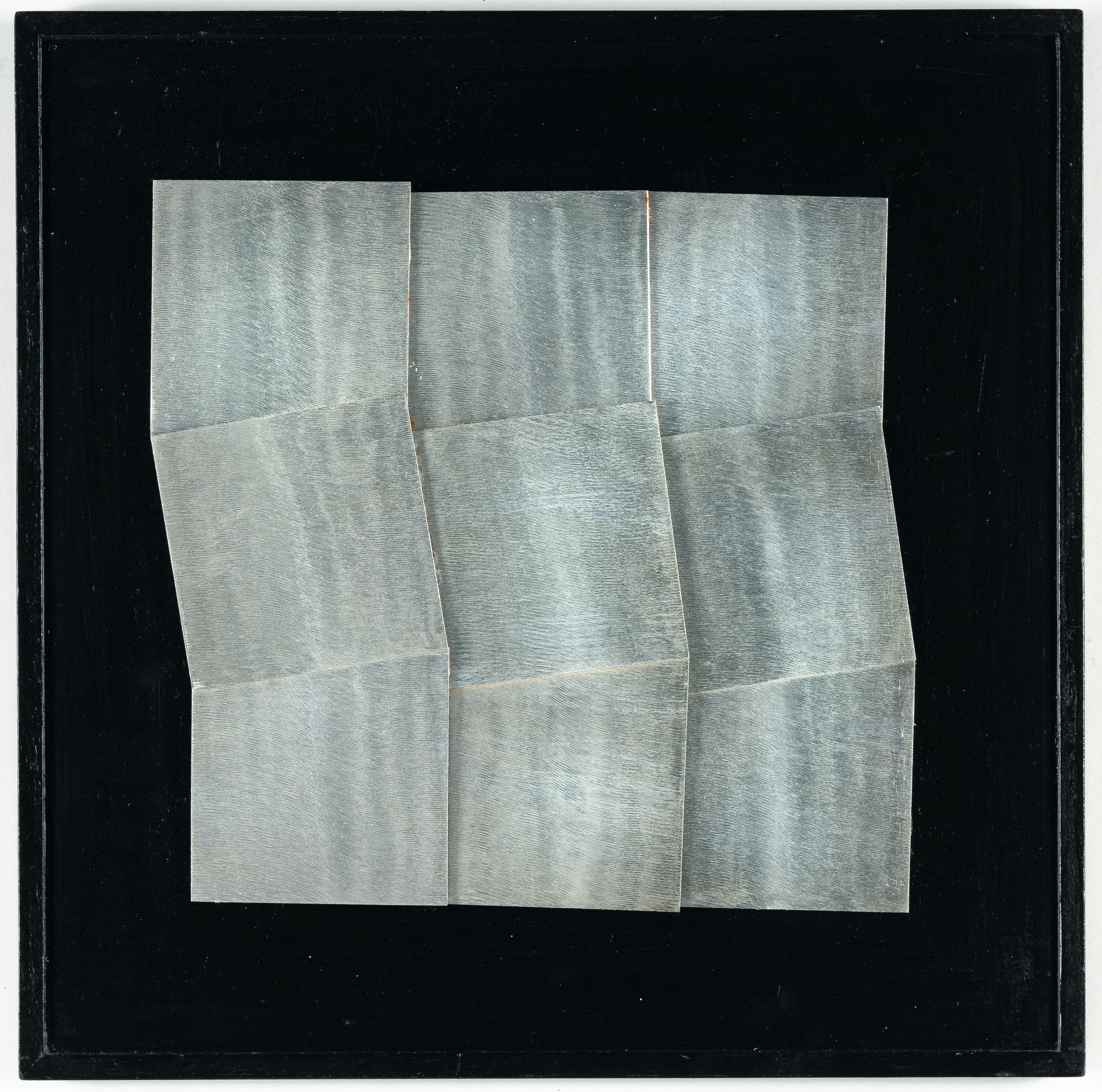 Artwork by Hans Gunter Dienst, R-359Q, Made of Aluminium auf schwarz bemalter Holzspanplatte. (19)70. Ca. 41,5 x 41,5 cm. Verso auf der Platte signiert, datiert sowie mit Technikangaben bezeichnet