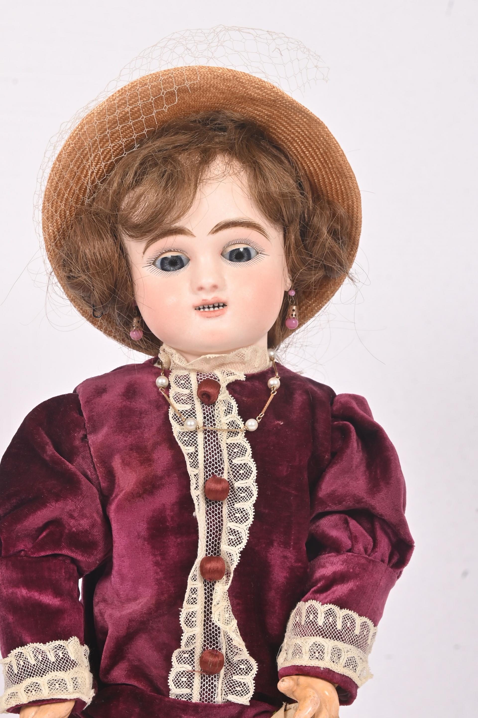 Poupée de mode Jumeau tête pivotante et buste en biscuit marqué "2" en