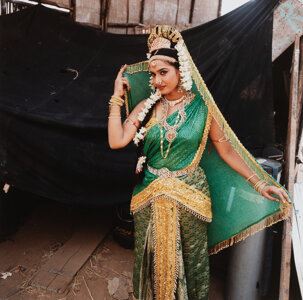 Group of 7 photographs from Bollywood Dreams series - Jonathan Torgovnik