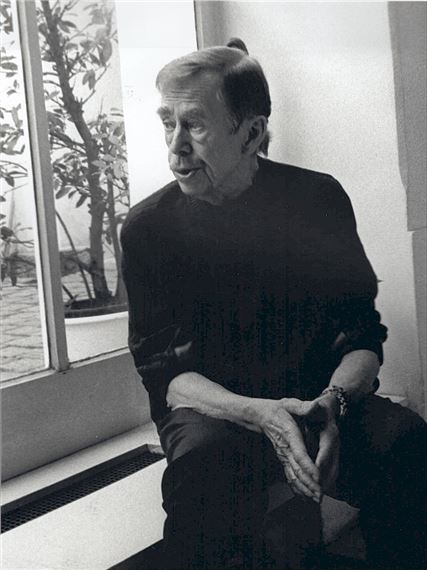 Václav Havel u okna - Oldřich Škácha