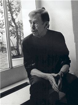 Václav Havel u okna - Oldřich Škácha