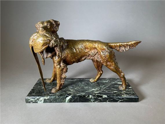 Jules MOIGNIEZ (1835-1894) Dog with pheasant Bronze with shaded brown patina Signed on one leg Marble base H. 29.5 cm of which marble base 3 x 40 x 14.5 cm by Jules Moigniez