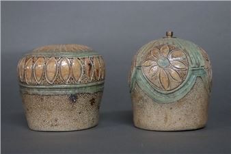 MONANGE Jean-Claude Two stoneware lamp bases with stylized flowers and leaves, polychrome enamels. Pierced at the original base for electrification. Signed. Height: 12.5 cm - Jean-Claude Monange