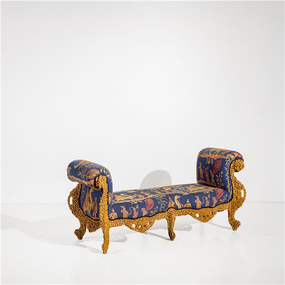 Panchetta. Legno massello scolpito e traforato e sabbiato, tessuto imbottito. Italia 1974 ca. by Urano Palma, 1974