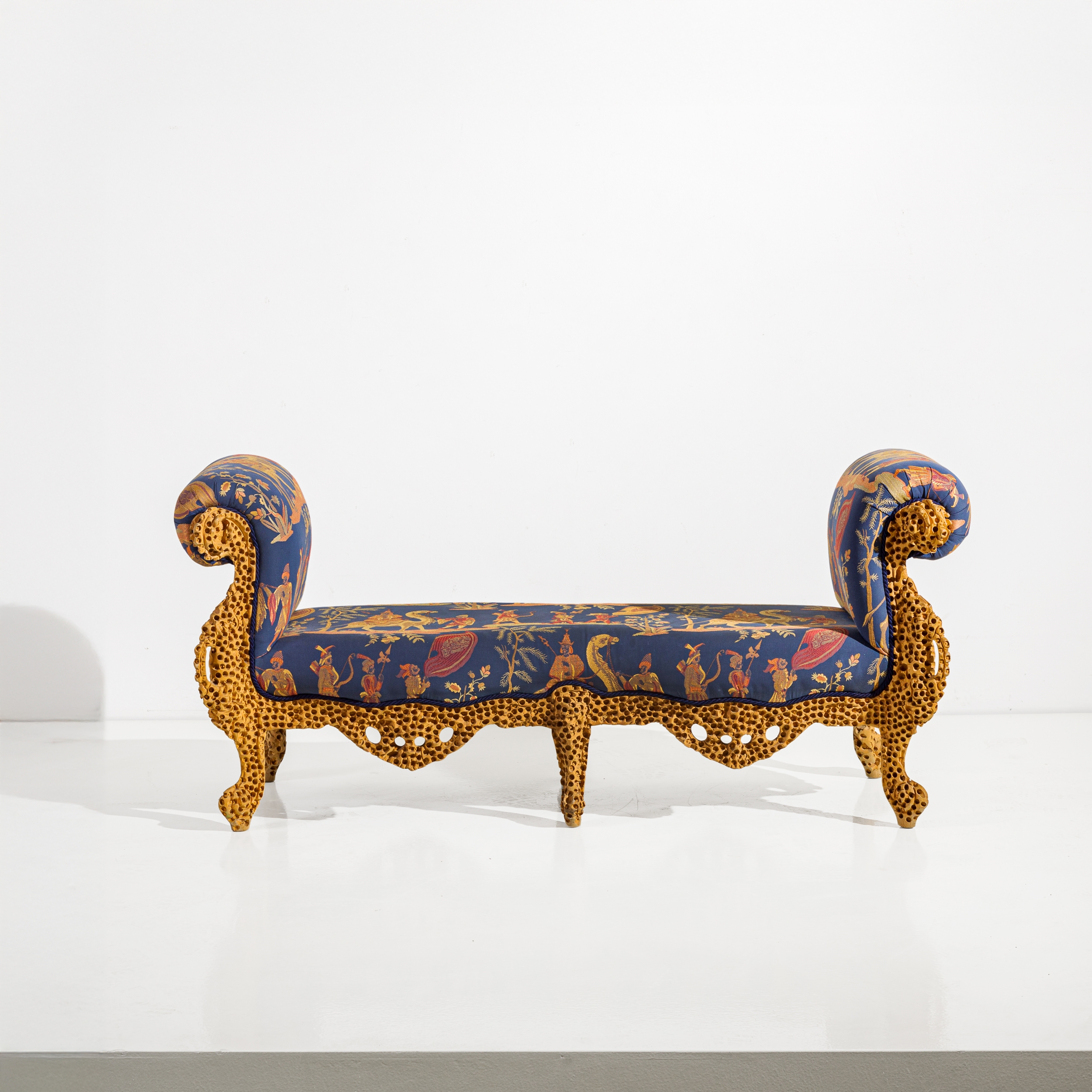 Artwork by Urano Palma, Panchetta. Legno massello scolpito e traforato e sabbiato, tessuto imbottito. Italia 1974 ca., Made of Legno