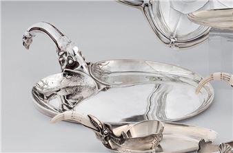 & HEBRARD Adrien-Aurélien (1865-1937) Pair of silver candy scoops decorated on the handle with an elephant's head and a condor's head in relief - Carlo Bugatti