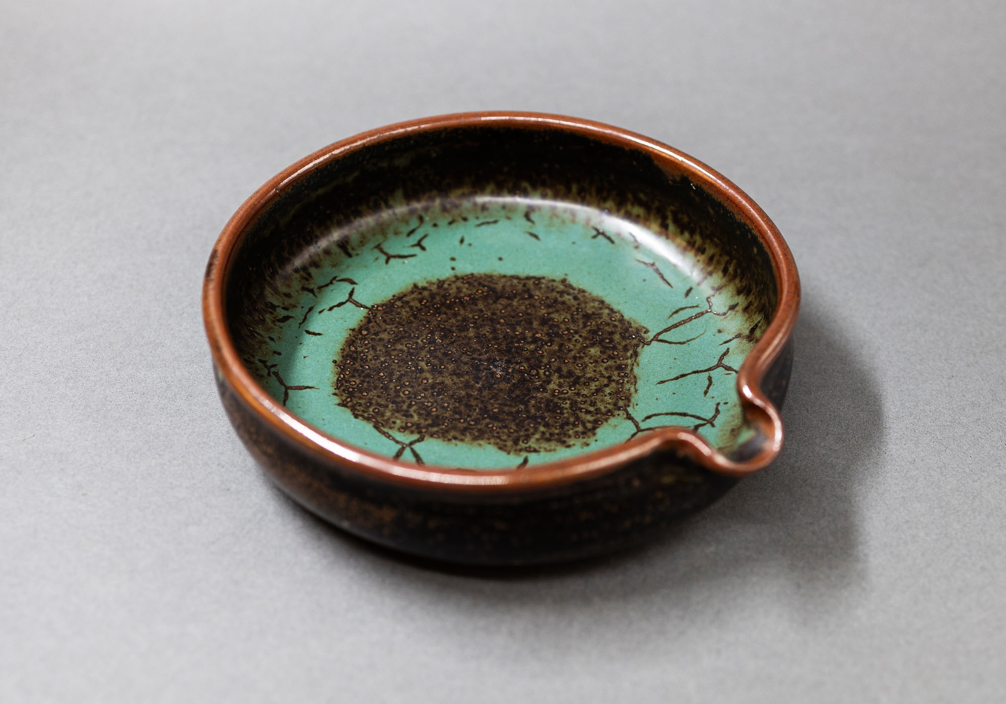 Len Castle | Len Castle - Lipped pouring bowl | MutualArt