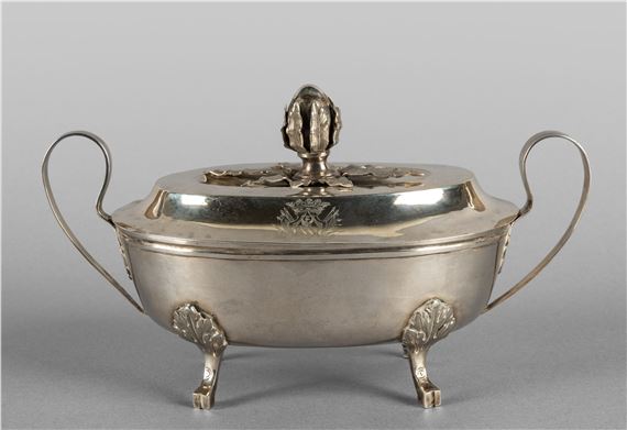 Zuccheriera in argento sbalzato