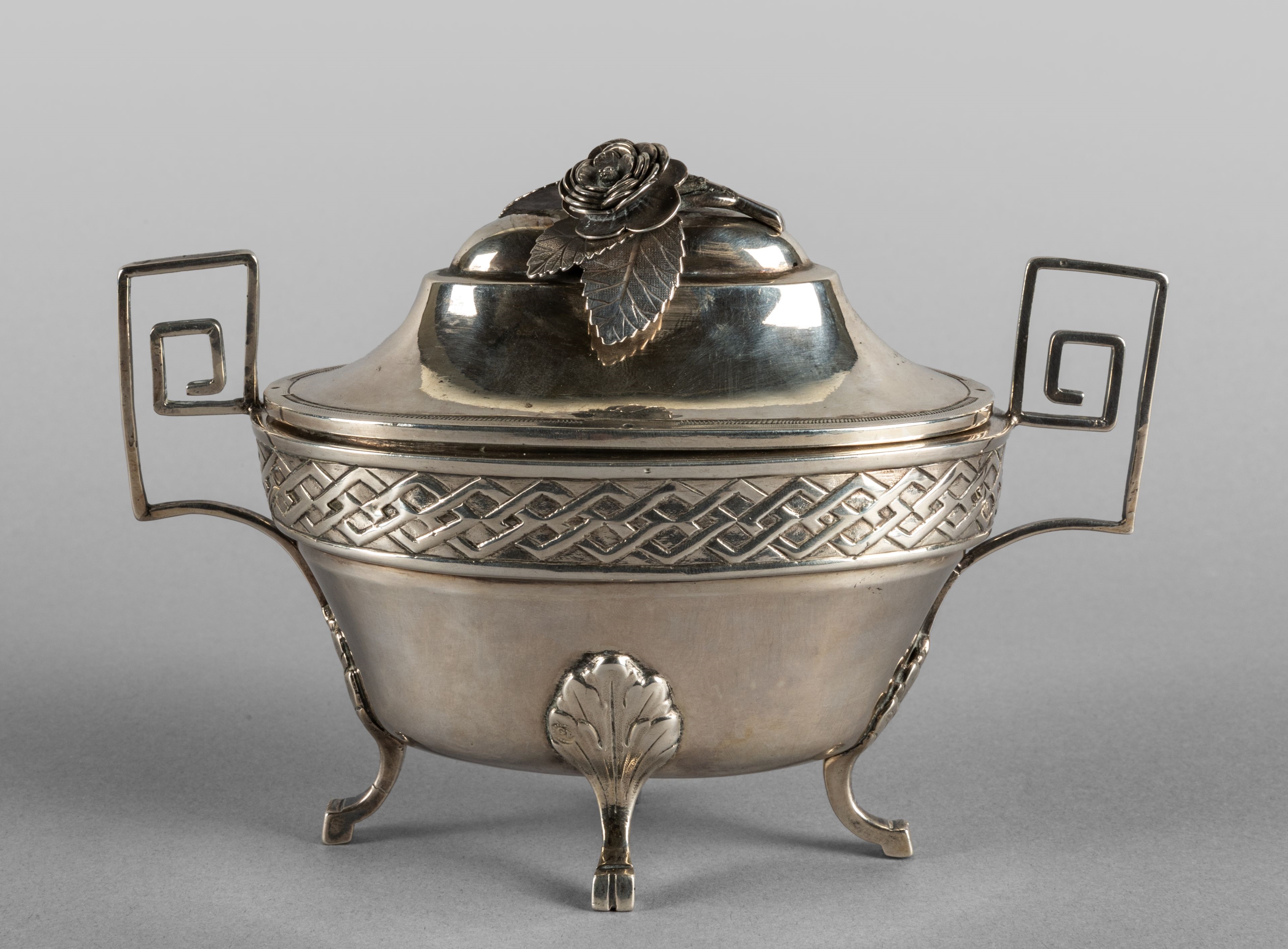 Artwork by Giuseppe Fontana, Zuccheriera Luigi XVI in argento sbalzato