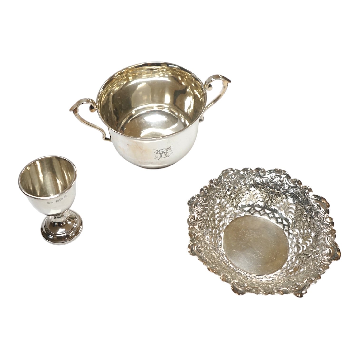 An Edwardian | An Edwardian silver porringer (1904) | MutualArt