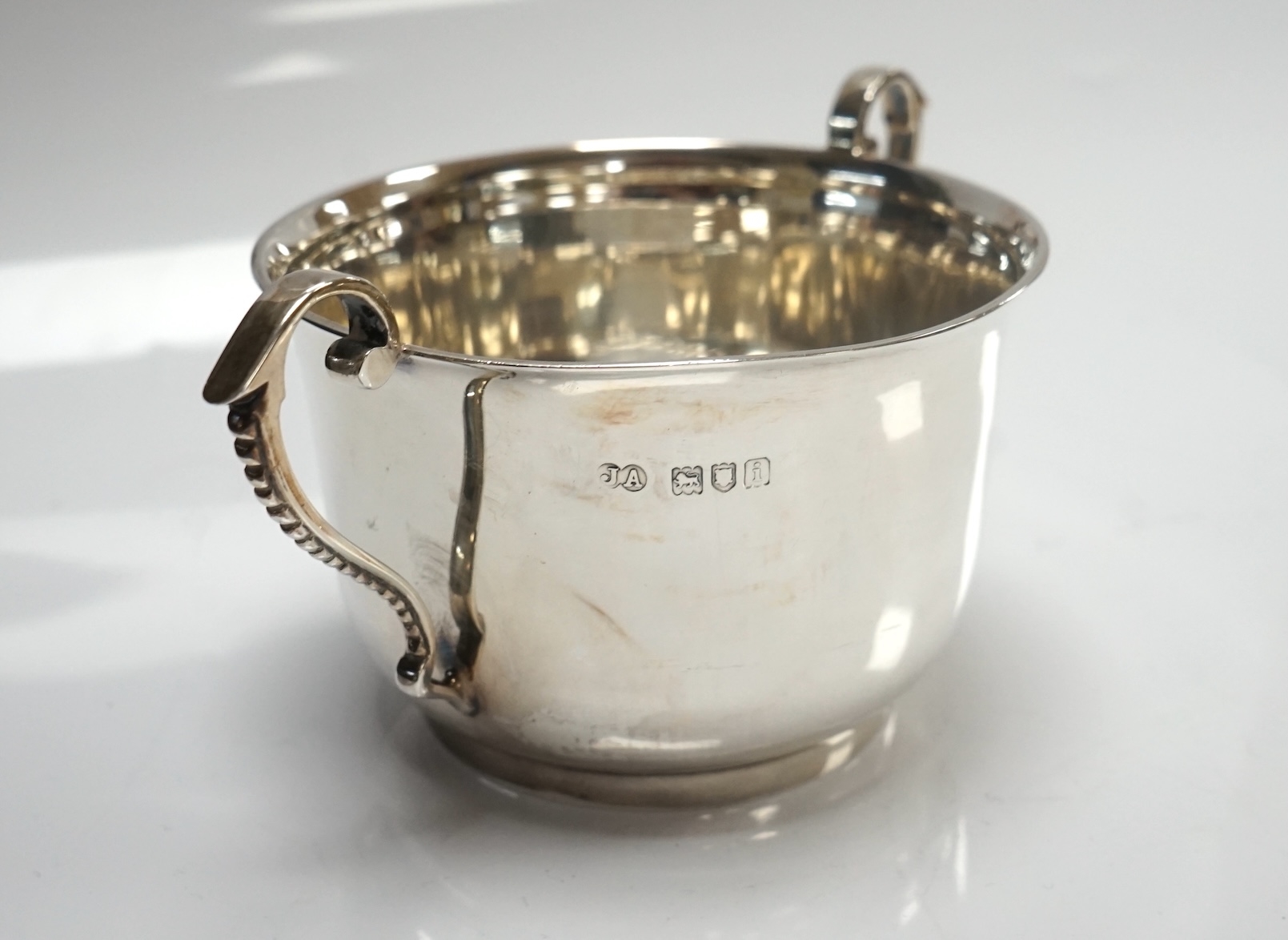 An Edwardian | An Edwardian silver porringer (1904) | MutualArt