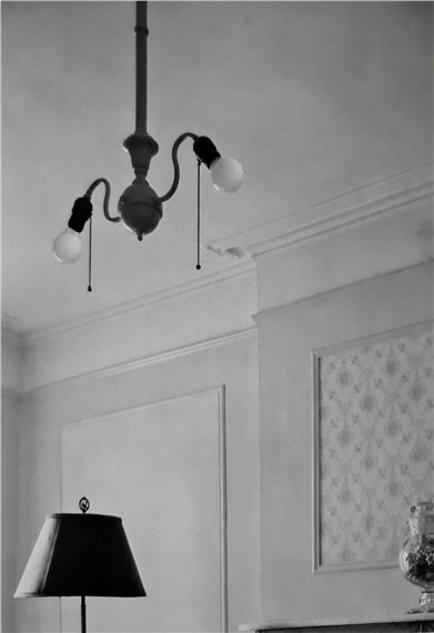 ROOM WITH LAMP AND LIGHT FIXTURE