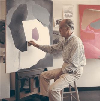 Esteban Vicente: Vicente pinta un collage - Galería Cayón, Madrid