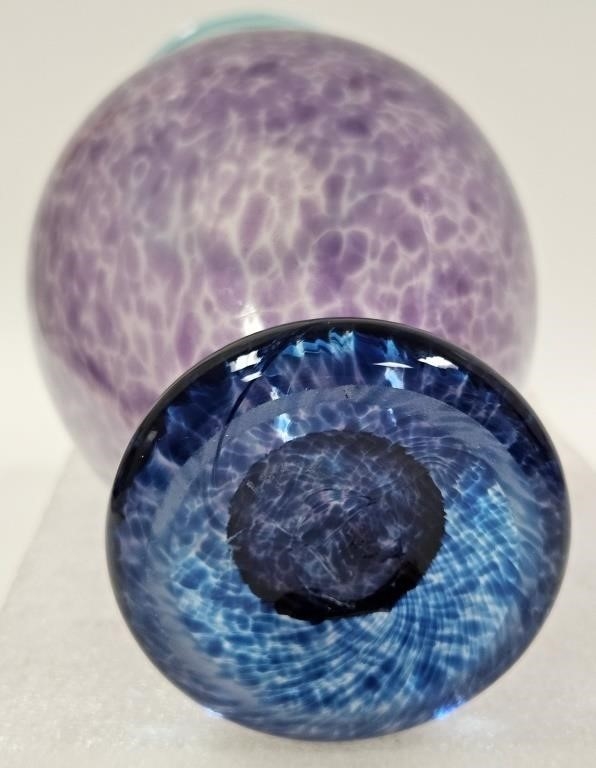 Artwork by David Levi, 1992 Ibex Studios David Levi Art Glass Vase, Made of glass vase with mottled