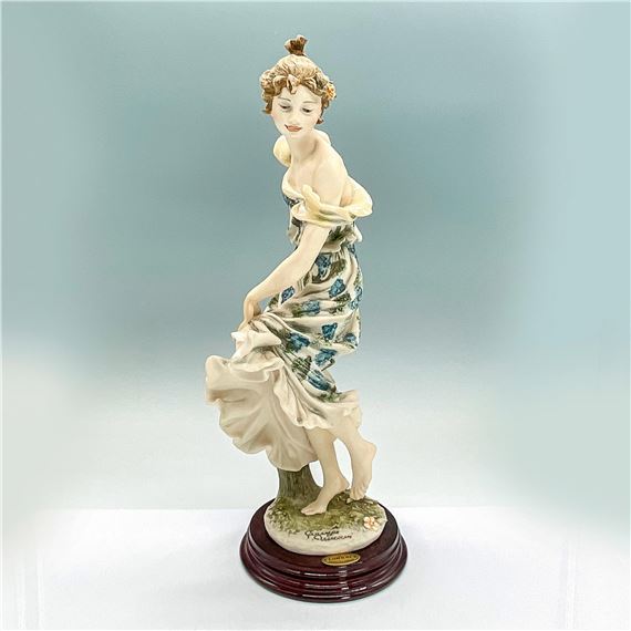 Capodimonte Giuseppe Armani Figurine, Barefoot Lady by Giuseppe Armani, 1996