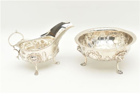 LATE 19TH CENTURY IRISH SILVER, strawberry set of sauce or cream boat and sugar bowl in George II by John Smyth, LATE 19TH CENTURY