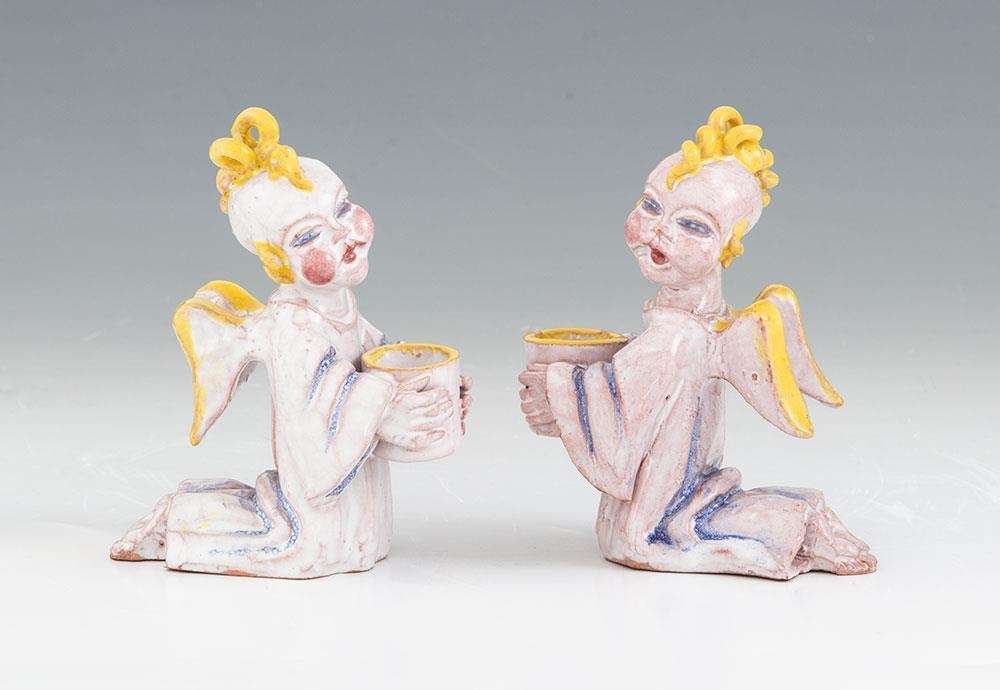 Artwork by Zilzer Hajnalka, Figurális gyertyatartópár, Made of Kézzel alakított, színes mázakkal festett térdeplő angyalpár