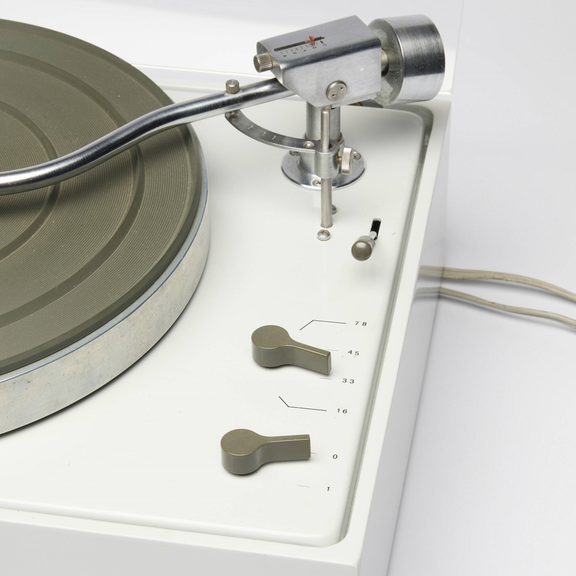 Dieter Rams | PS 500 record player (1968) | MutualArt