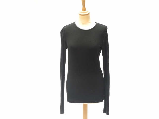 Artwork by Yohji Yamamoto, YOHJI YAMAMOTO. Chemisier en soie ivoire, Made of Ivoire