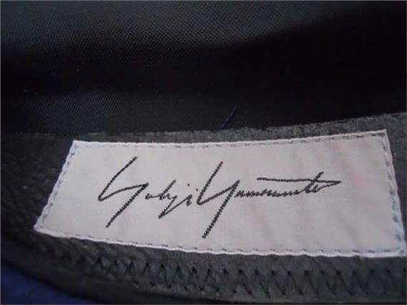 YOHJI YAMAMOTO. Casquette d'esprit marin en toile marine