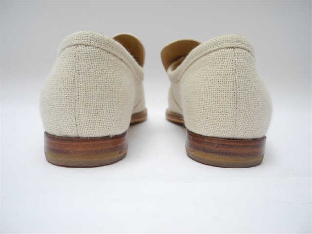 Artwork by Yohji Yamamoto, YOHJI YAMAMOTO. Paire de mocassins en toile de lin beige, Made of Toile de lin