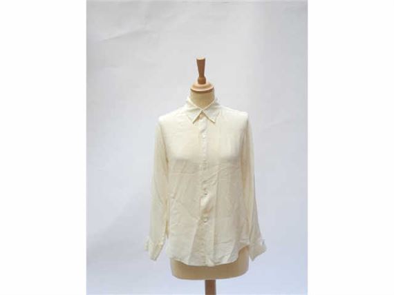 YOHJI YAMAMOTO. Chemisier en soie ivoire