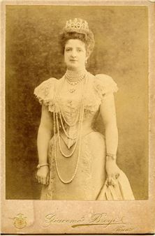 Portrait of Margherita di Savoia by Giacomo Brogi. 1898 - Giacomo Brogi