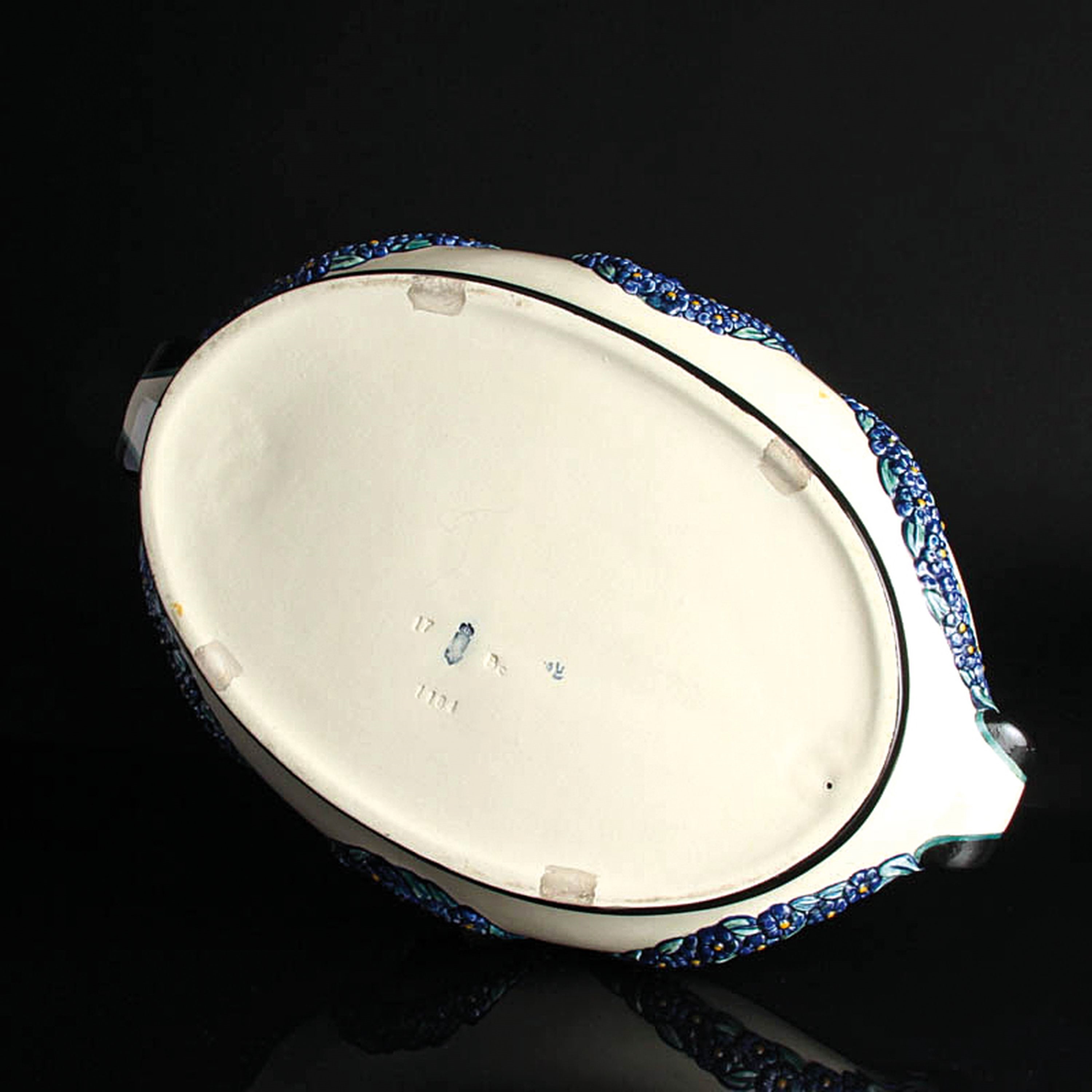 Artwork by Wilhelm Süs, Handle bowl with grape putti, Made of ceramic, color