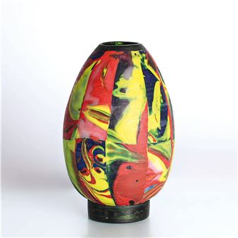 Studio , Klaus Moye (1936-2016), 1995, mosaic glass technique, vase fused from a large number of prefabricated glass blocks, matt polished, on a round base signed and - Klaus Moye