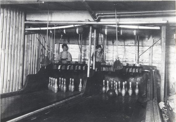 Pin Boys, Syracuse, New York by Lewis Hine, 1910