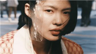 Mirroring Life Online