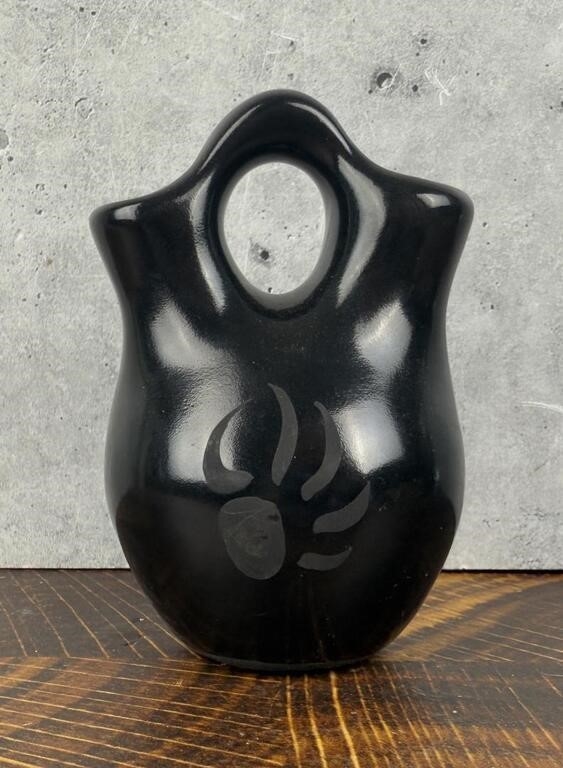 Artwork by Hanna Jay Kinlicheni, Kinlicheni Hannah Jay Navajo Indian Wedding Vase