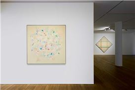 Pace Gallery Explores the Evolution of Kenneth Noland's Color-Driven Abstractions