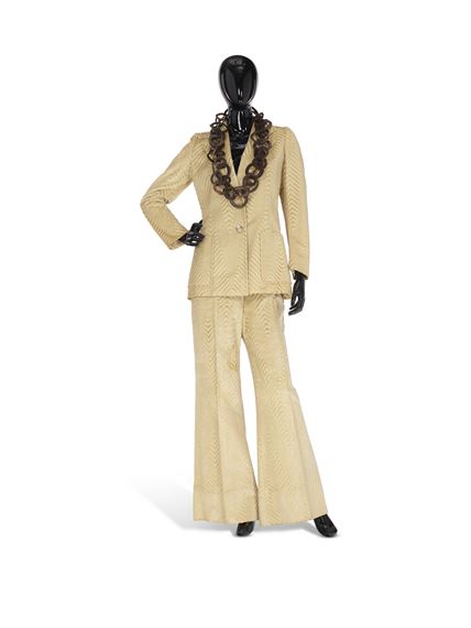 AN IVORY CHEVRON PATTERN CHENILLE SUIT