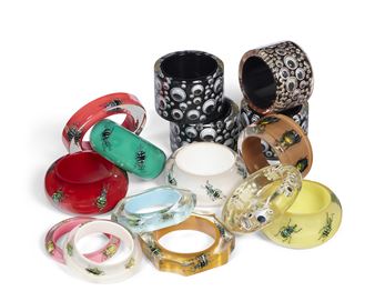 A GROUP OF MULTICOLOR LUCITE BANGLE BRACELETS - Iris Apfel