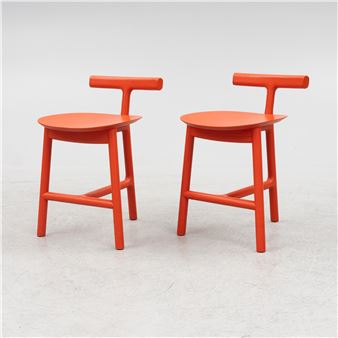 Red-lacquered chest. Maker's mark. Seat height 46, width 38, height 60 cm - Sam Hecht