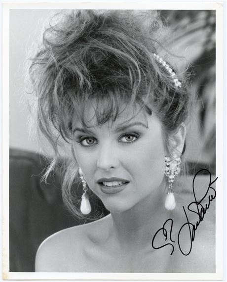Vintage Photo Archives BUNNY YEAGER Historical American Pin UP Signed